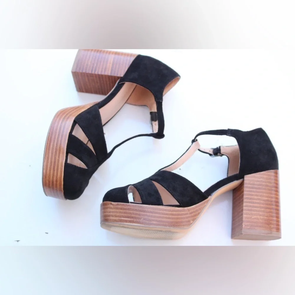 House of Harlow platform sandals